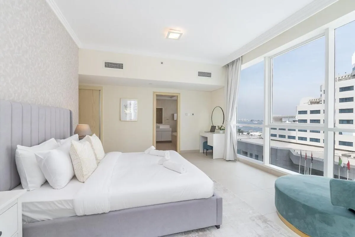 Beachfront Bliss Luxurious 3-Br Stay In Jbr Dubái